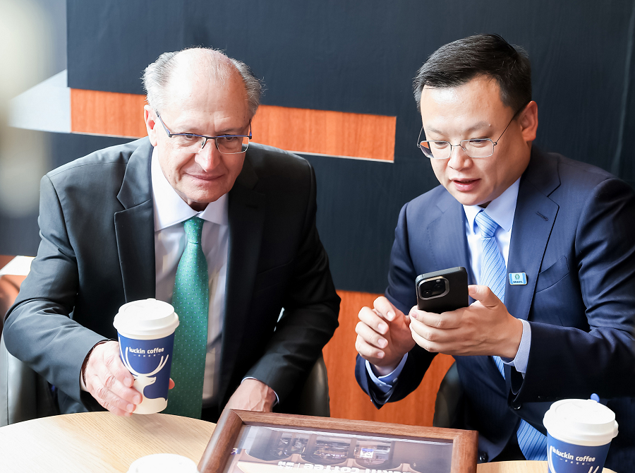 瑞幸再签12万吨巴西咖啡采购大单深耕全球优质供应链每一杯都是高品质(图2) 瑞幸再签12万吨巴西咖啡采购大单深耕全球优质供应链每一杯都是高品质(图2)